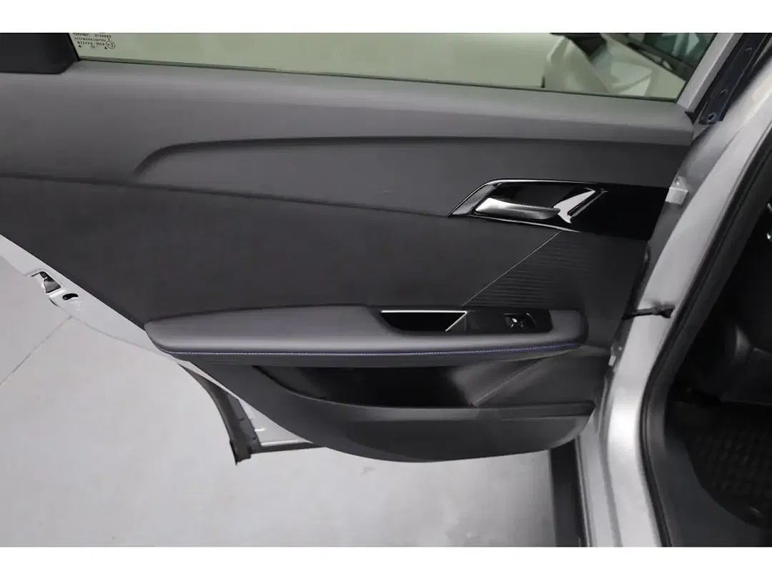 MG MG4 Luxury - Thumbnail 11