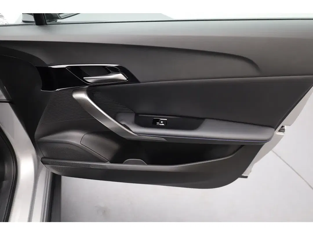 MG MG4 Luxury - Thumbnail 16