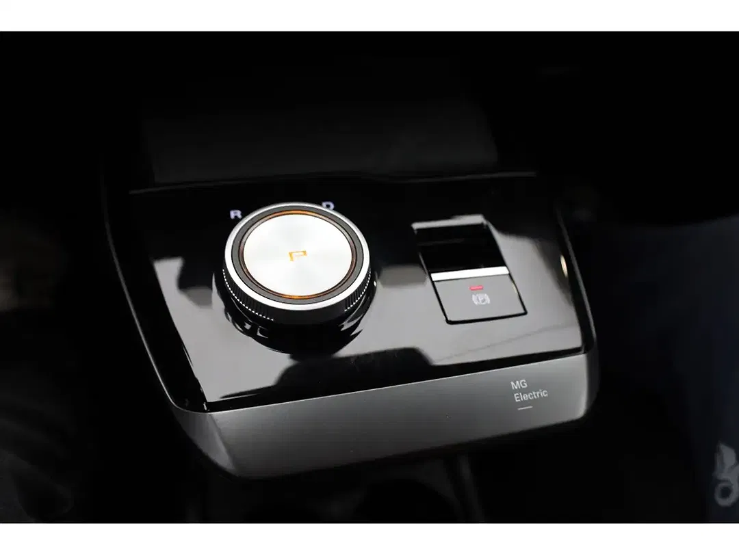 MG MG4 Luxury - Thumbnail 21