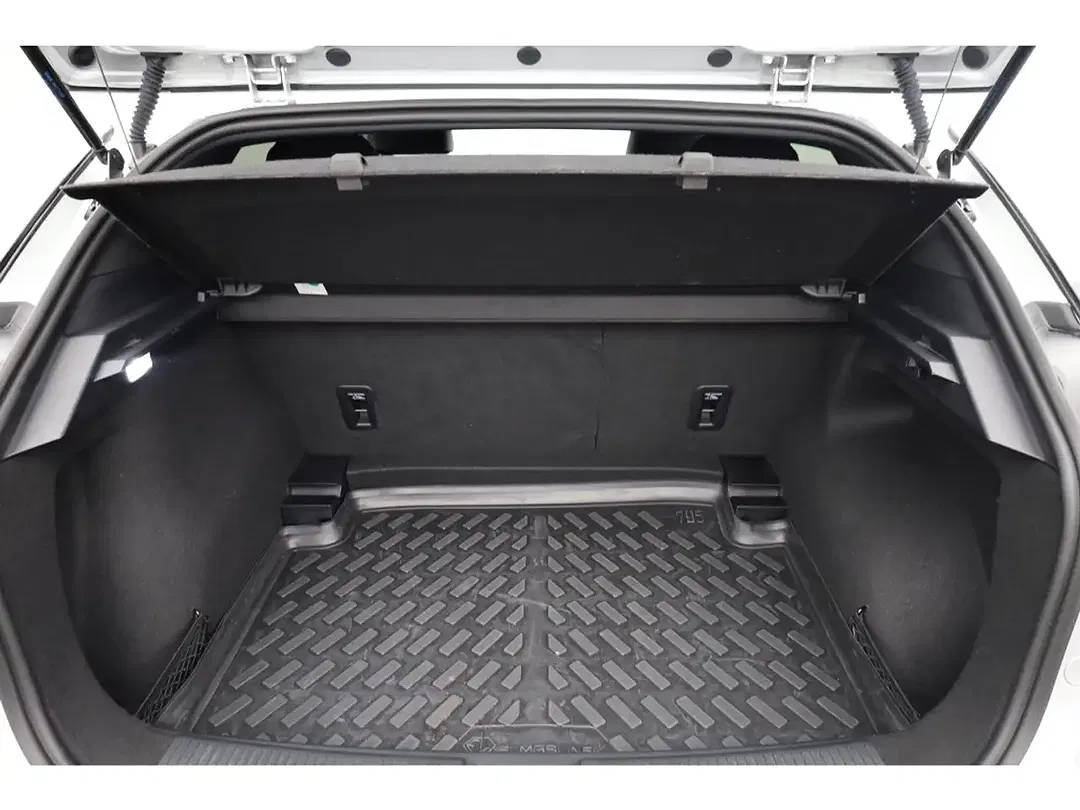 MG MG4 Luxury - Thumbnail 23