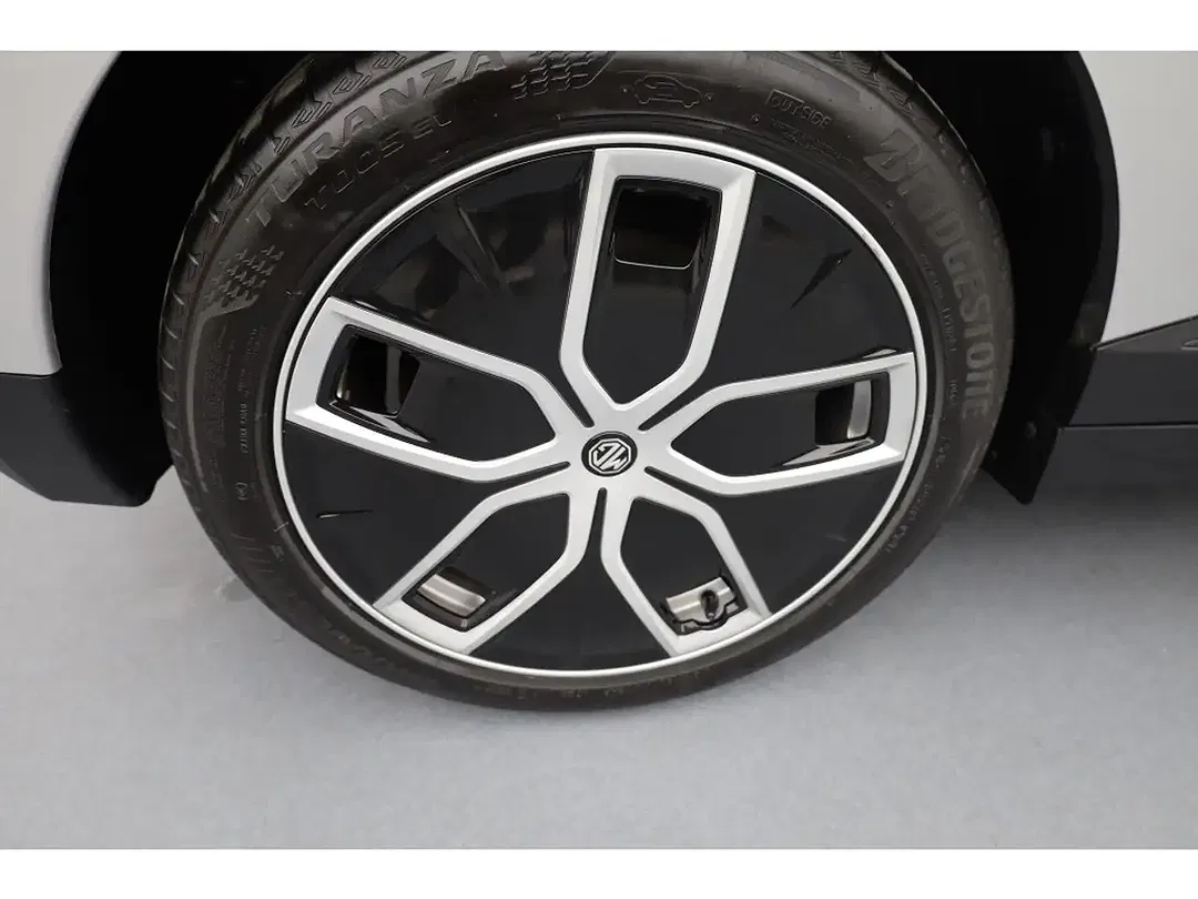 MG MG4 Luxury - Thumbnail 24