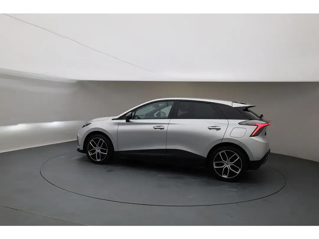 MG MG4 Luxury - Thumbnail 3