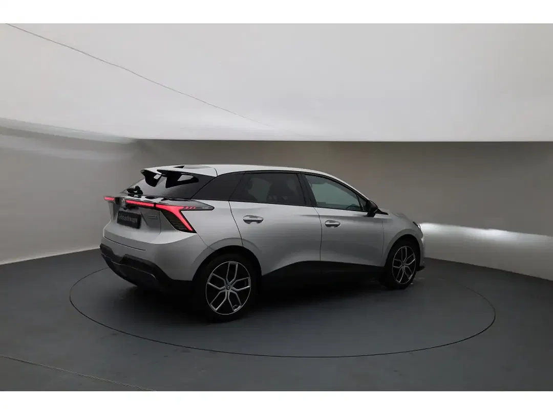 MG MG4 Luxury - Thumbnail 5