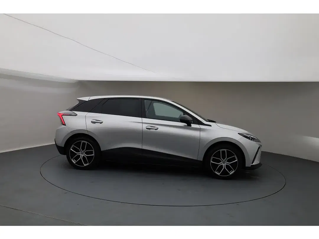 MG MG4 Luxury - Thumbnail 6