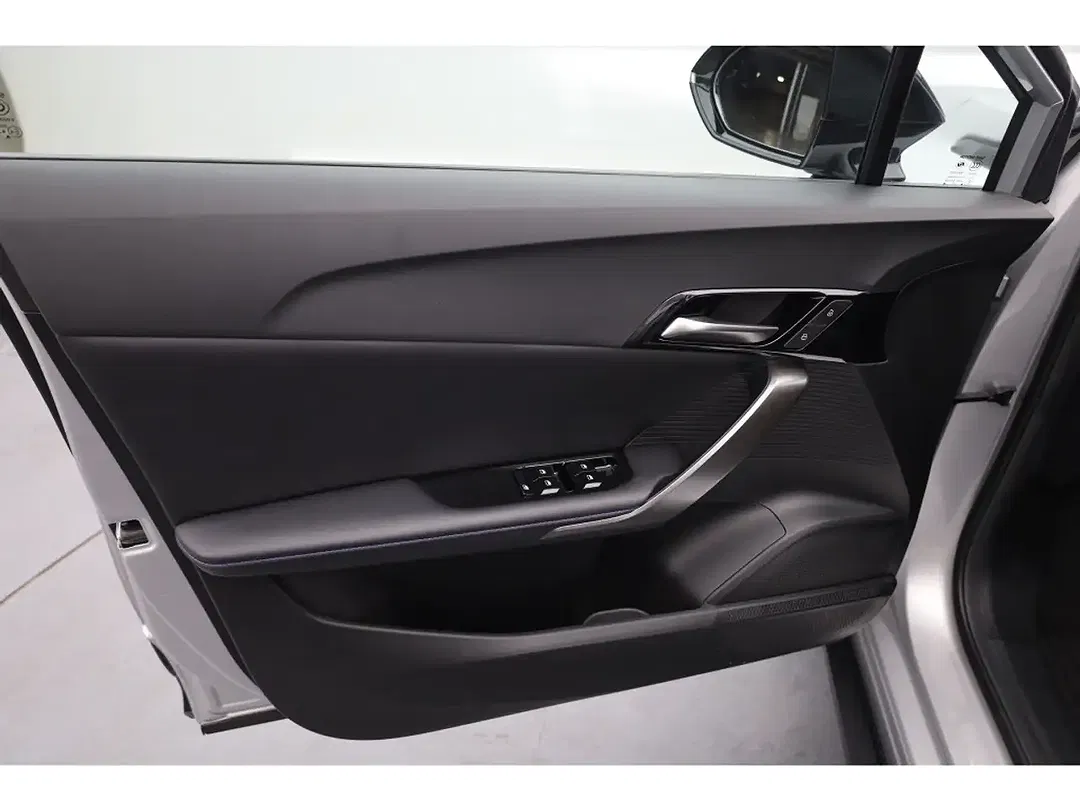 MG MG4 Luxury - Thumbnail 8