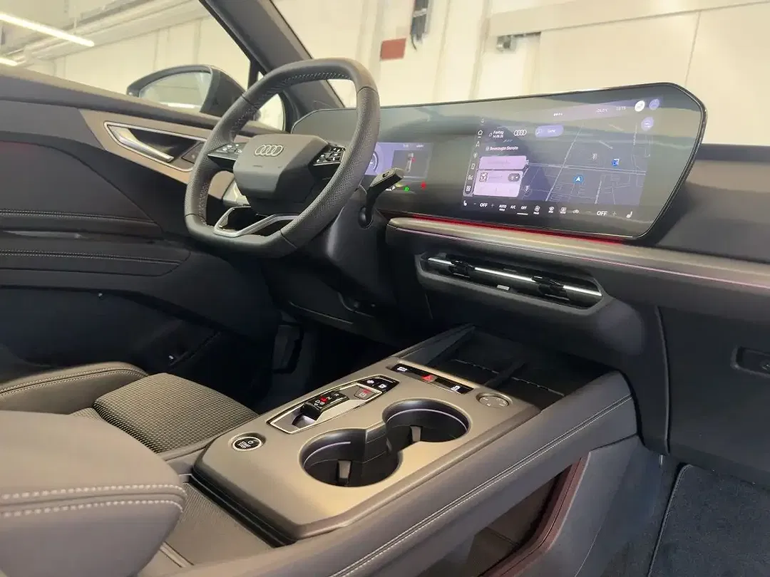 Audi Q4 e-tron quattro - Thumbnail 12