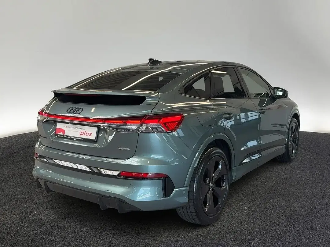 Audi Q4 e-tron quattro - Thumbnail 3