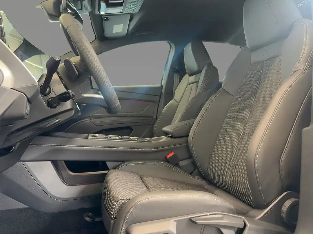 Audi Q4 e-tron quattro - Thumbnail 6