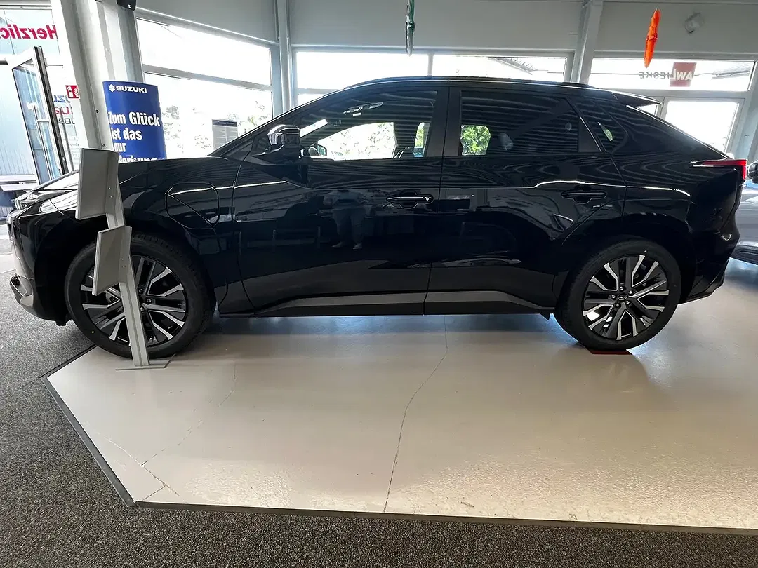Subaru Solterra AWD Comfort - Thumbnail 5