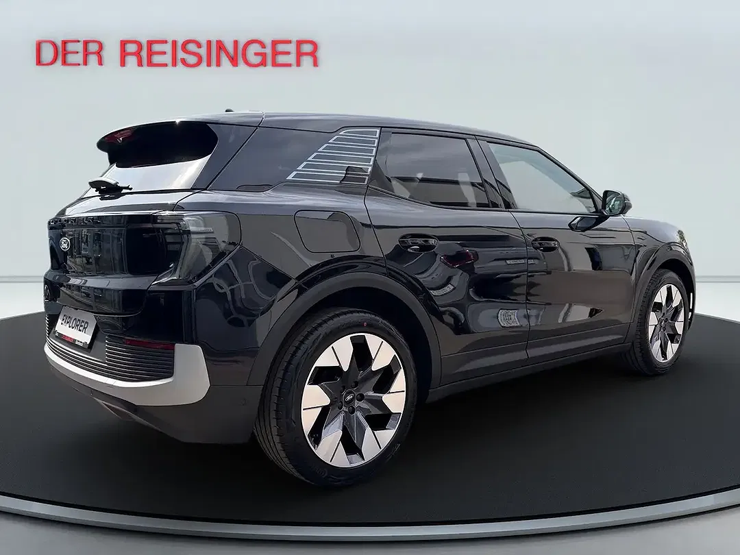 Ford Explorer Premium - Thumbnail 3