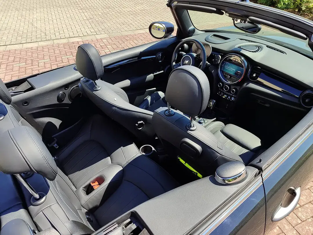 MINI One Cabrio SE Cooper - Thumbnail 13