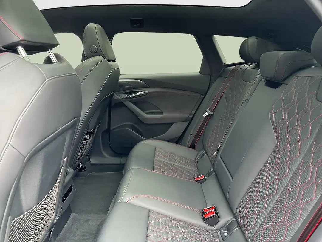 Audi S6 e-tron quattro Avant - Thumbnail 10