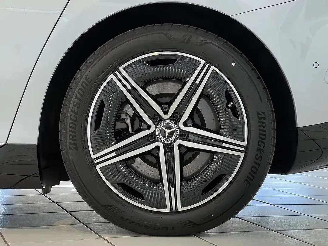 Mercedes-Benz EQE 350 4MATIC AMG - Thumbnail 13