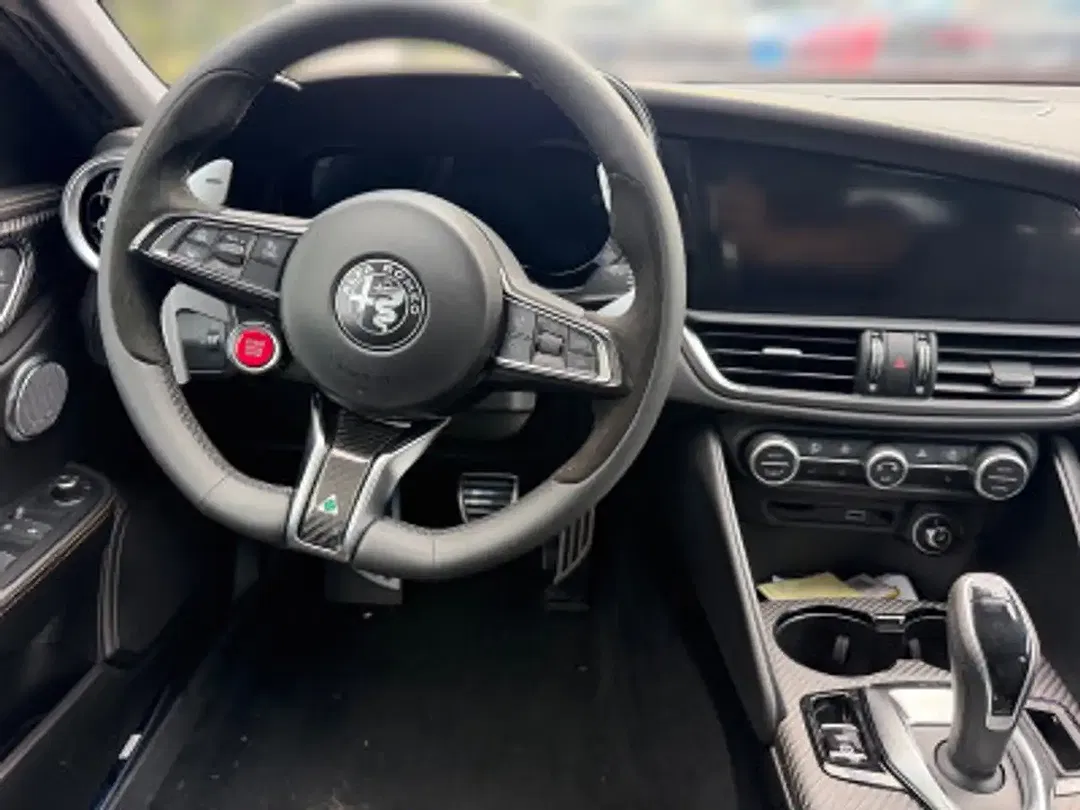 Alfa Romeo Giulia Quadrifoglio - Thumbnail 14