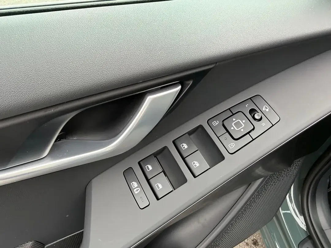Kia Niro Hybrid Vision - Thumbnail 8