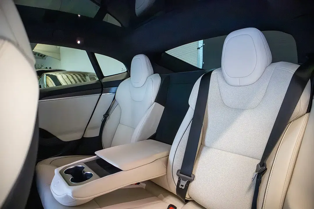 Tesla Model S Plaid - Thumbnail 10