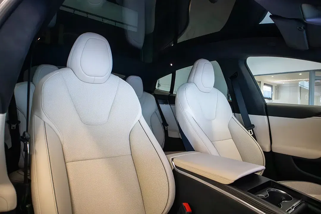 Tesla Model S Plaid - Thumbnail 11
