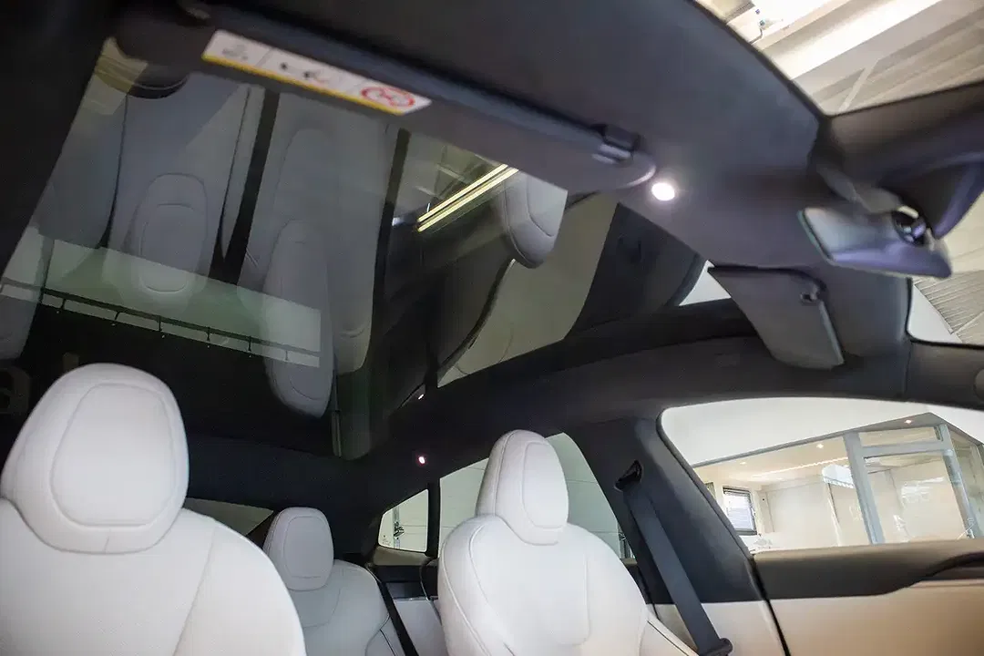 Tesla Model S Plaid - Thumbnail 12