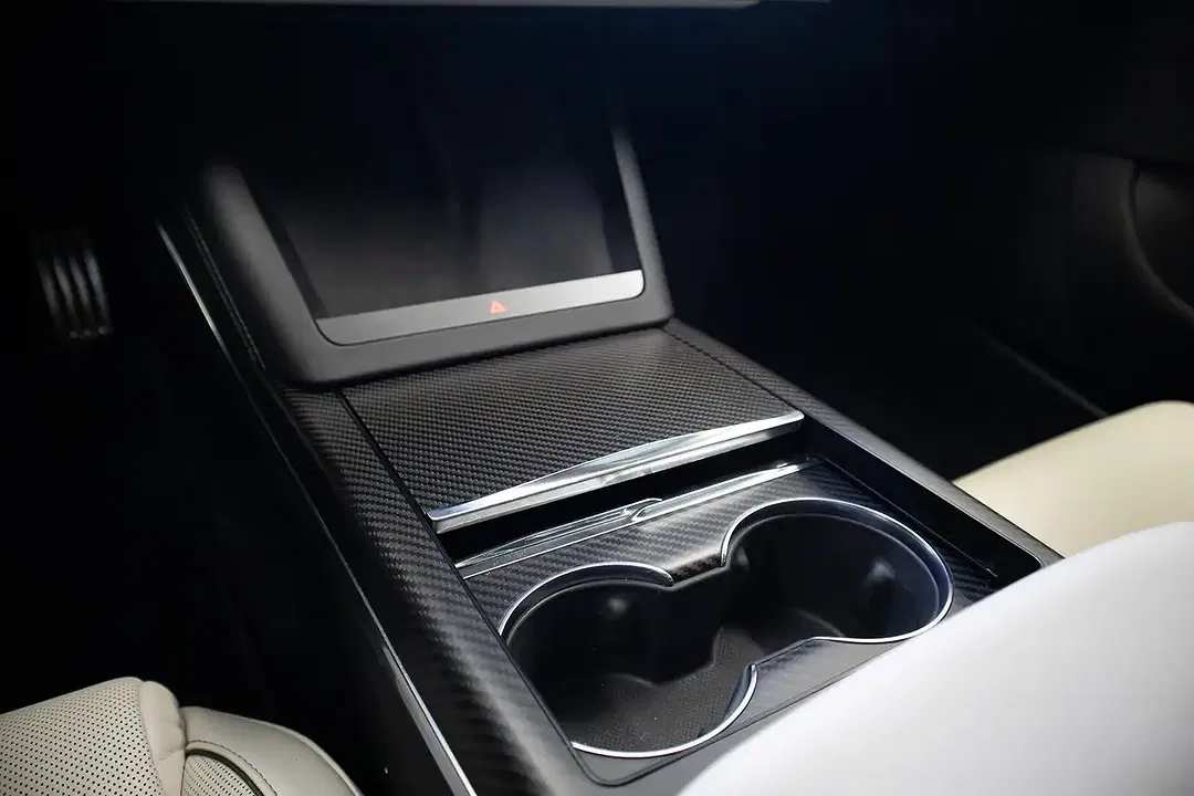 Tesla Model S Plaid - Thumbnail 14