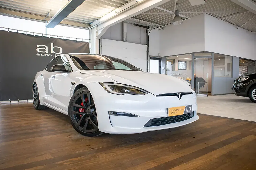 Tesla Model S Plaid - Thumbnail 3