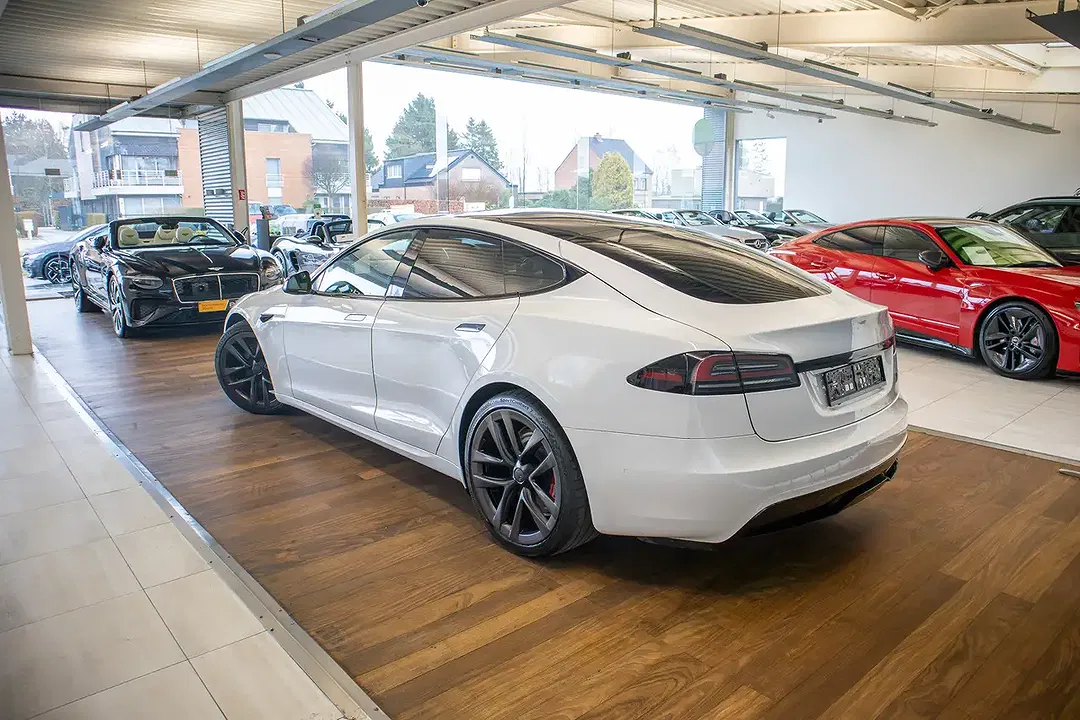 Tesla Model S Plaid - Thumbnail 5