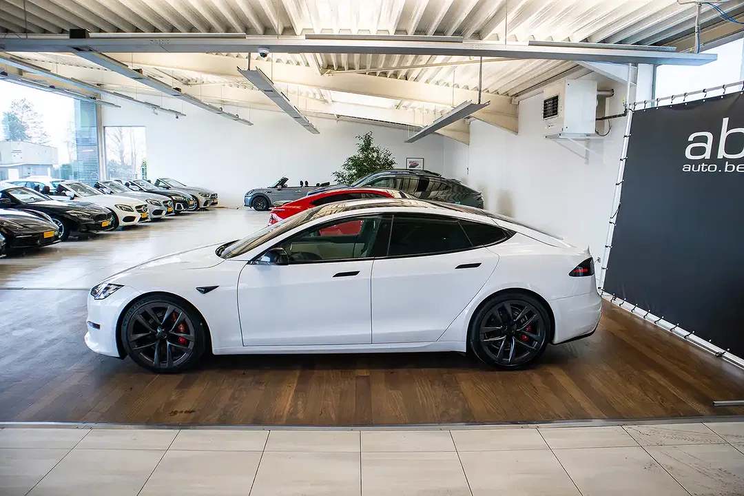 Tesla Model S Plaid - Thumbnail 6