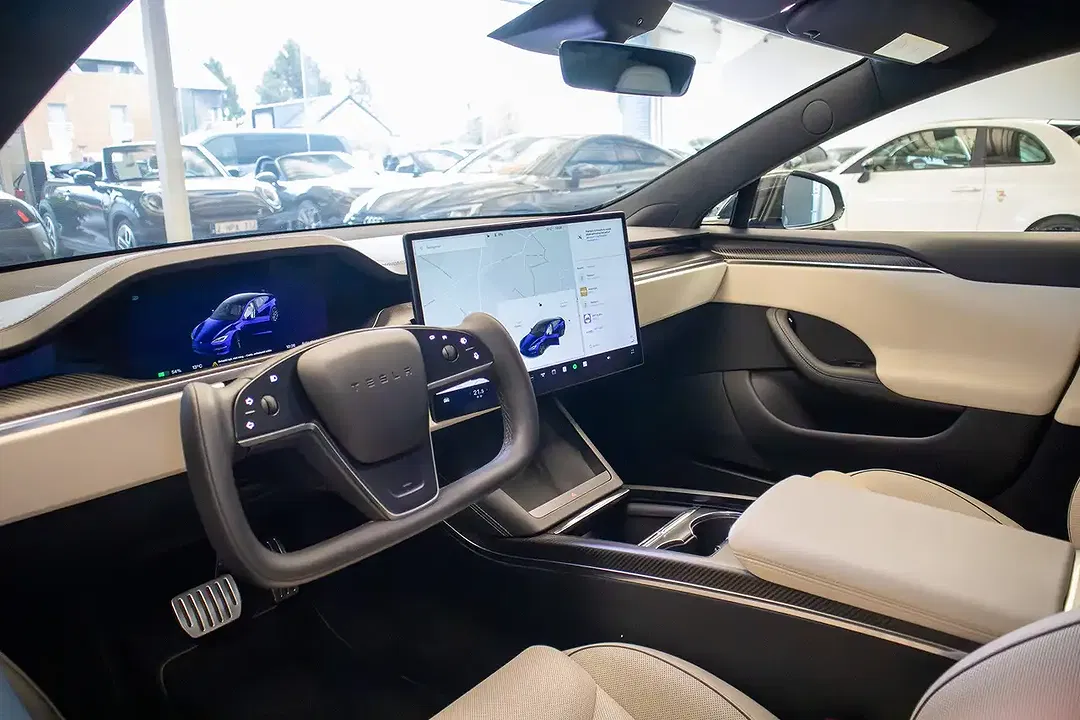 Tesla Model S Plaid - Thumbnail 7