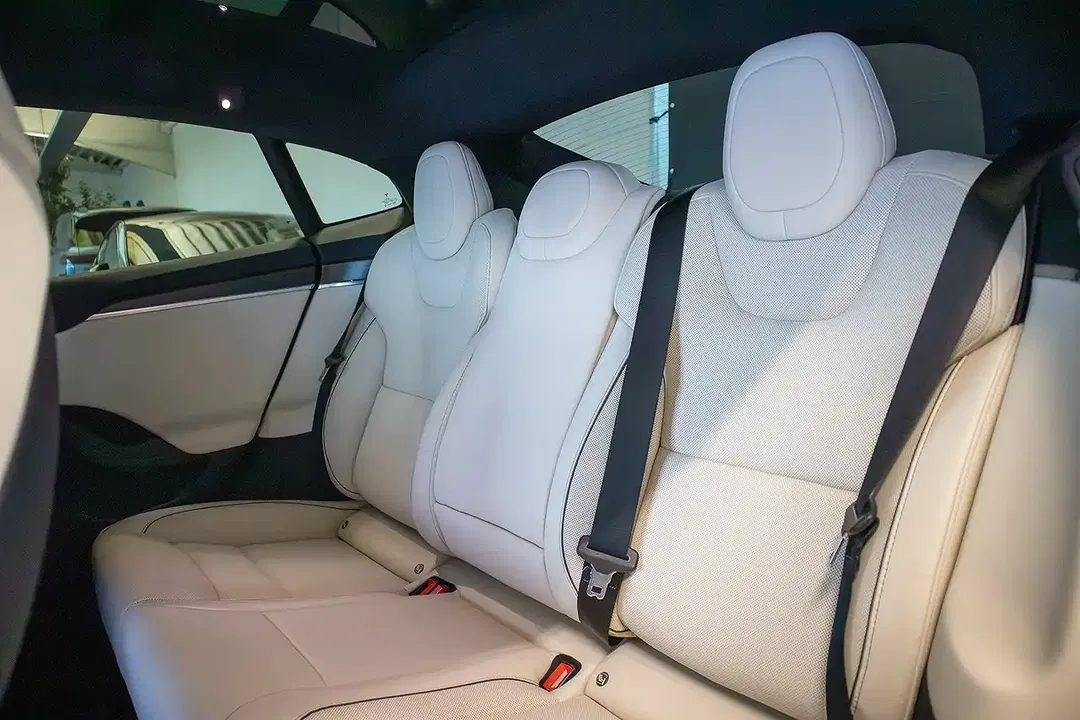 Tesla Model S Plaid - Thumbnail 9
