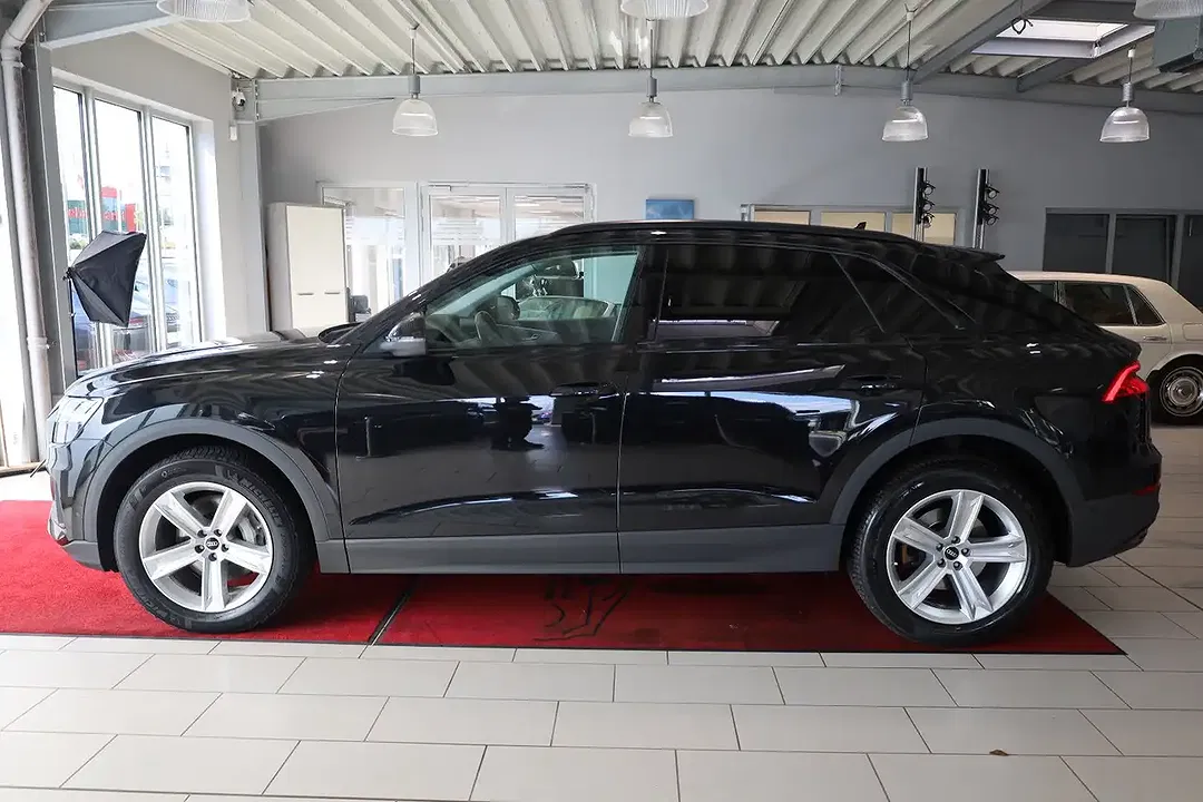Audi Q8 55 TFSI quattro S line - Thumbnail 3