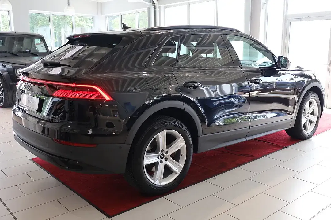 Audi Q8 55 TFSI quattro S line - Thumbnail 6