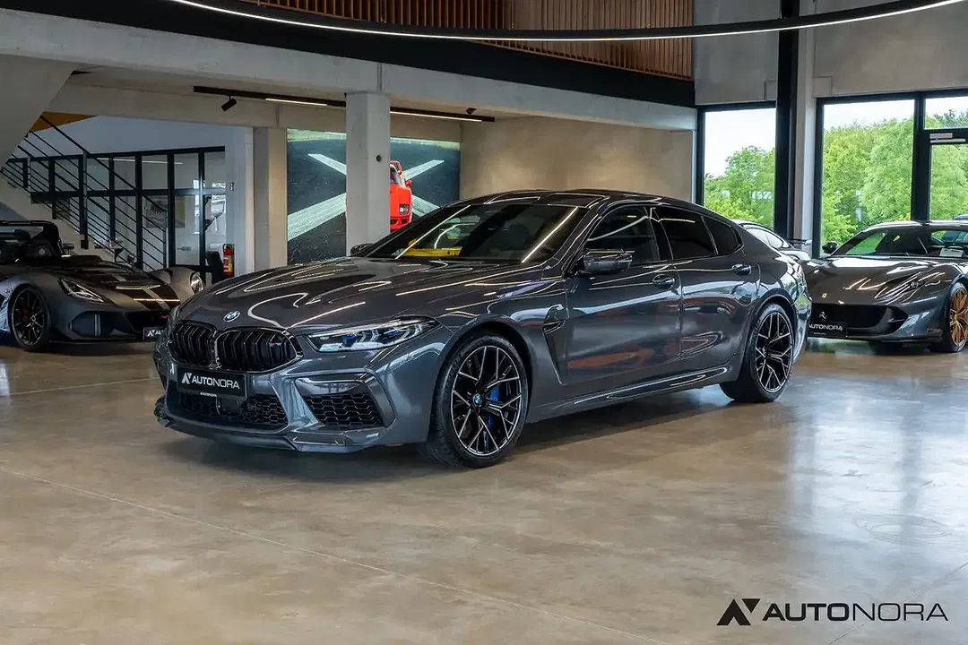 BMW M8 Competition - foto 1