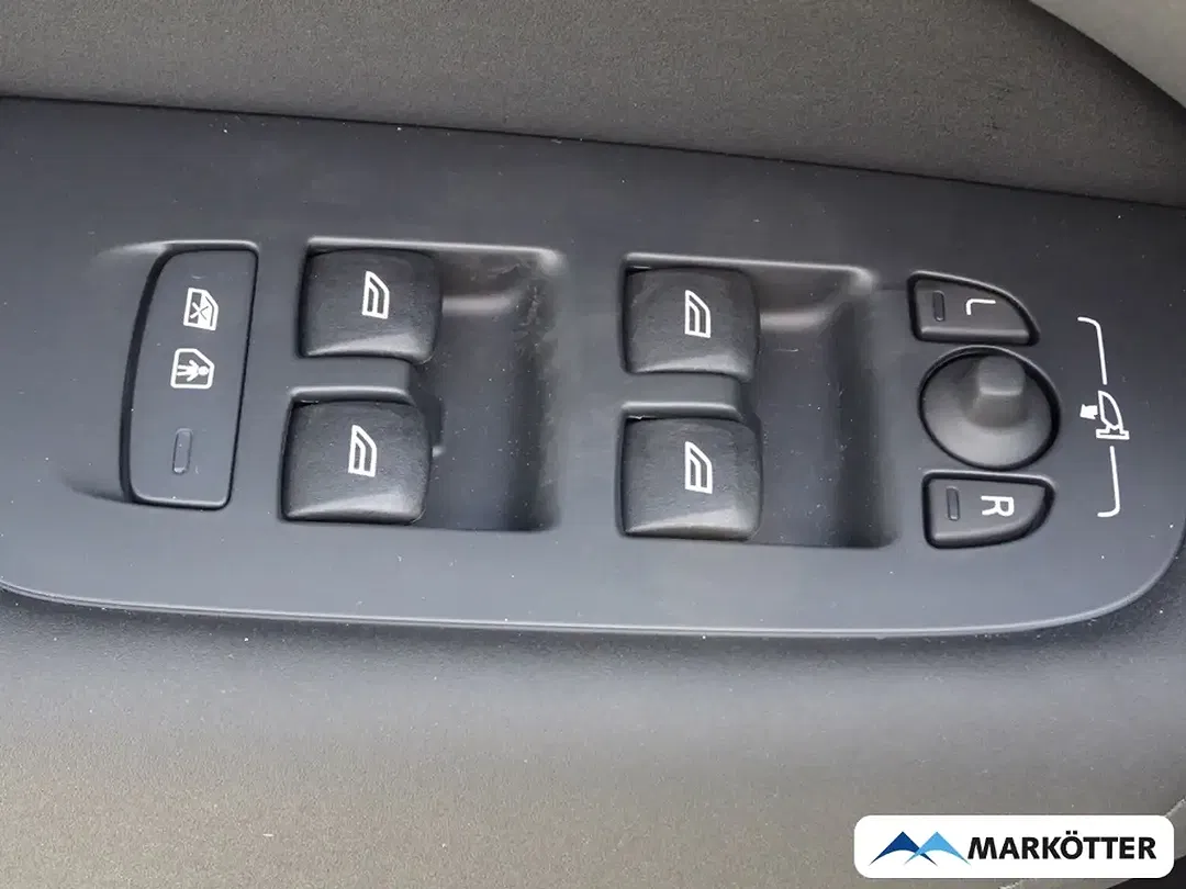 Volvo XC60 T6 AWD Recharge Ultra Black Edition - Thumbnail 10
