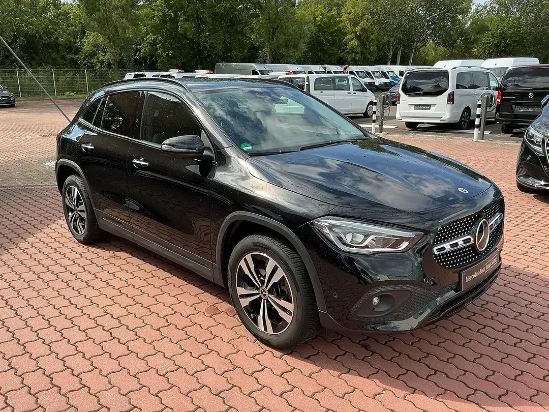 Mercedes-Benz GLA 250 4MATIC - Thumbnail 2