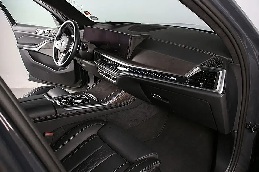 BMW X7 M - Thumbnail 4