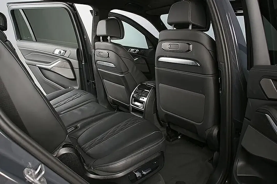 BMW X7 M - Thumbnail 5