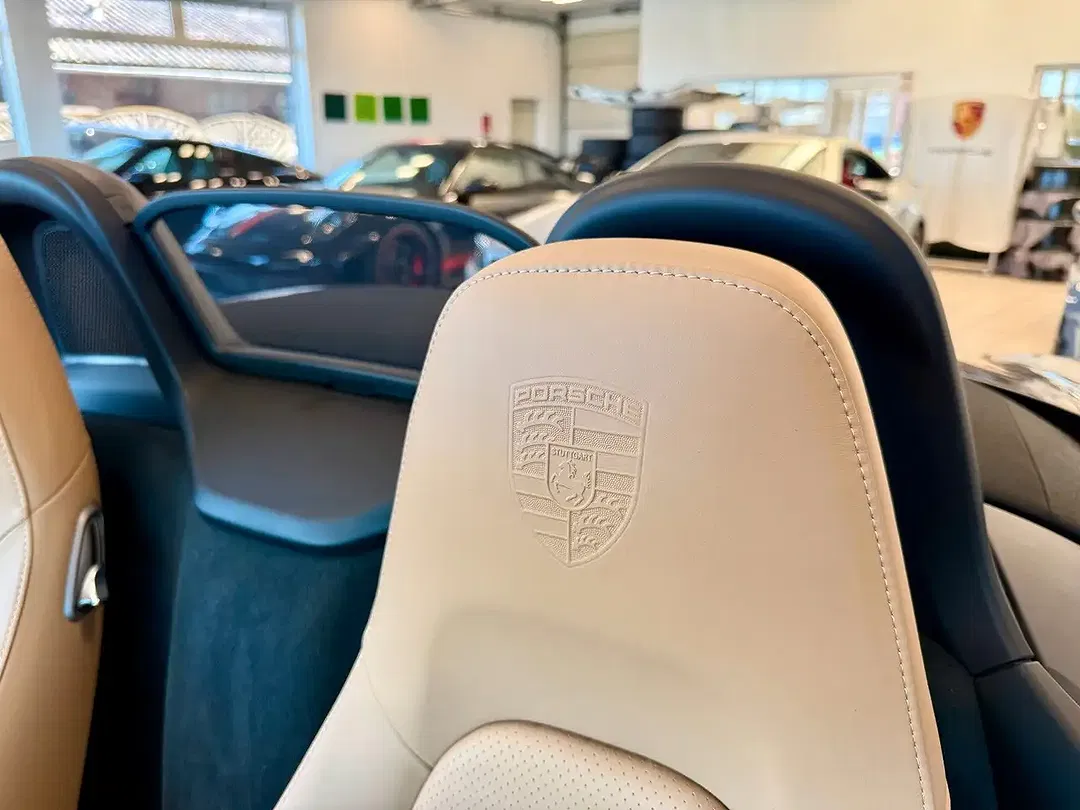 Porsche Boxster - Thumbnail 10