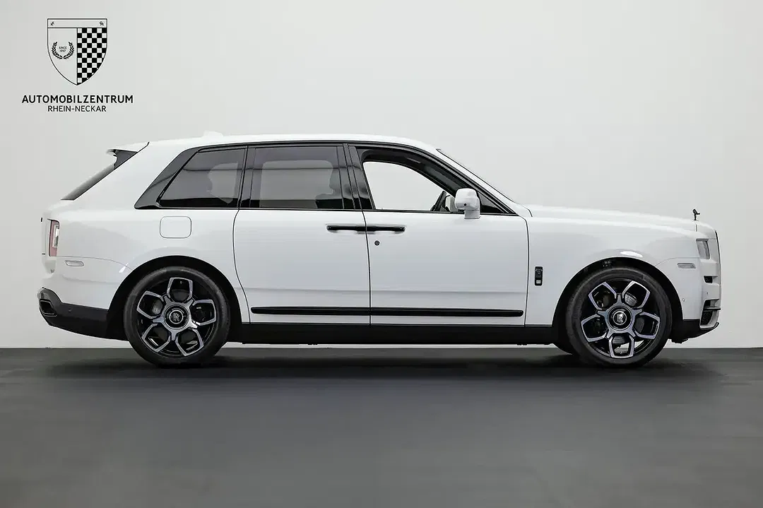 Rolls-Royce Cullinan Black Badge - Thumbnail 10