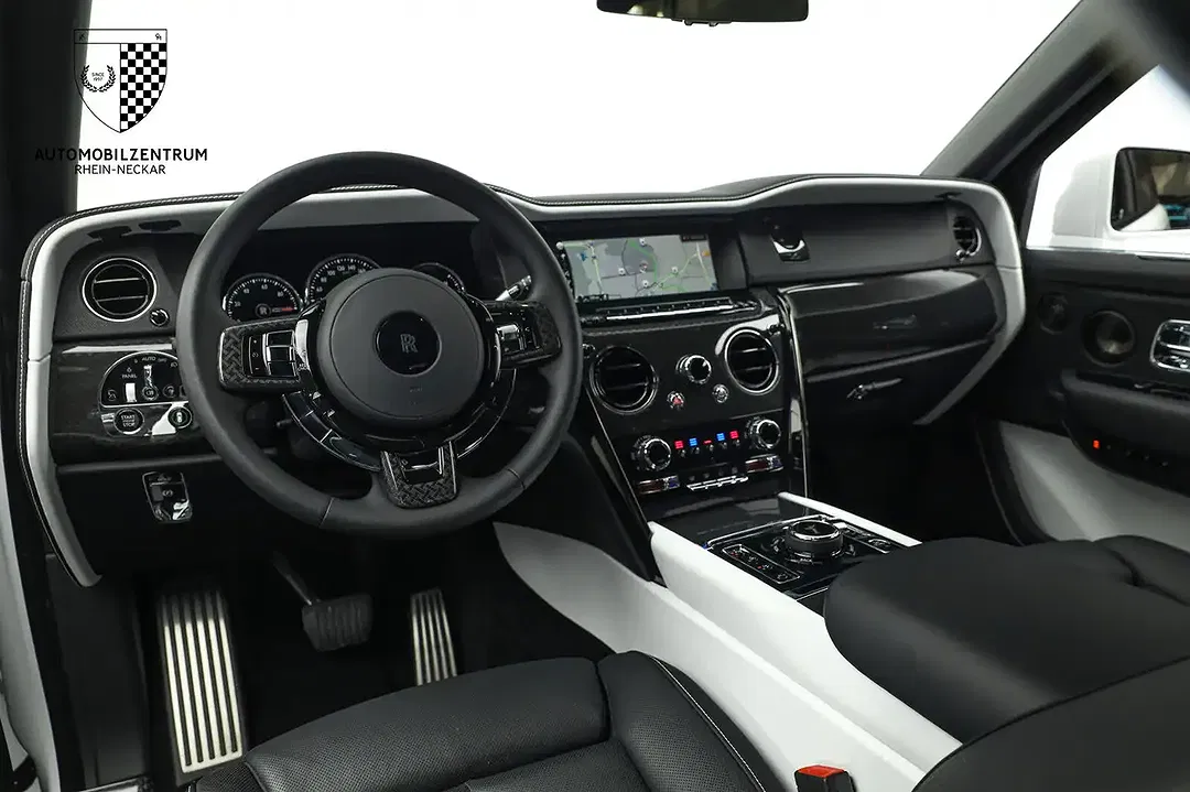 Rolls-Royce Cullinan Black Badge - Thumbnail 12