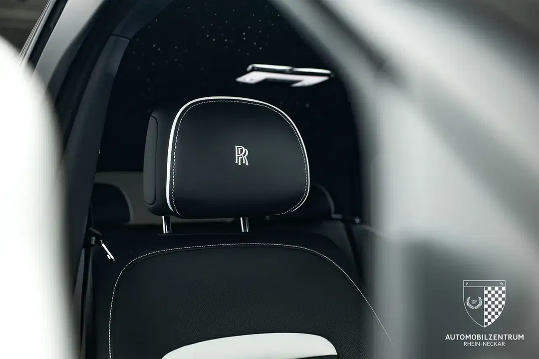 Rolls-Royce Cullinan Black Badge - Thumbnail 14