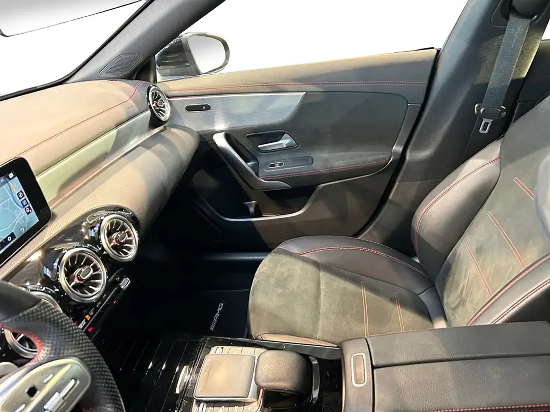 Mercedes-Benz CLA 220 AMG MBUX - Thumbnail 4