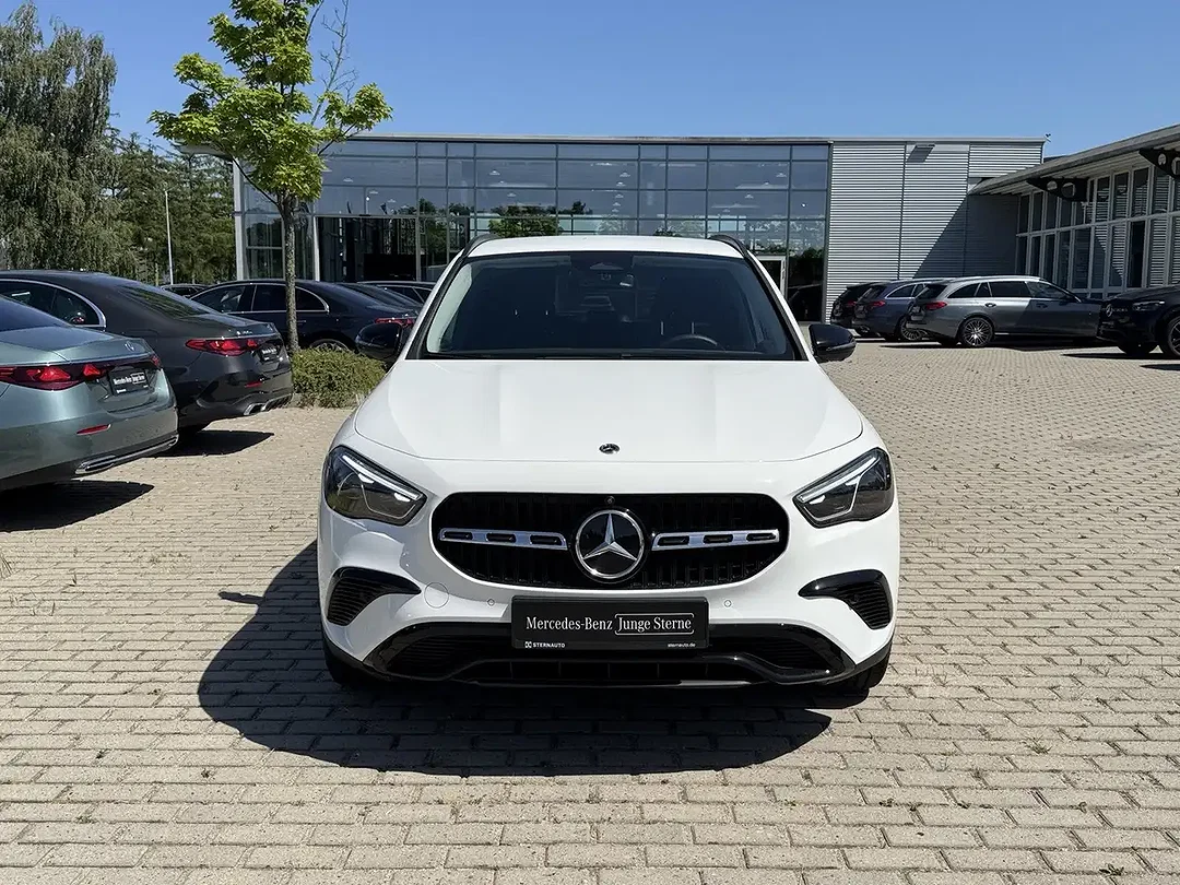 Mercedes-Benz GLA 180 Night - Afbeelding 1