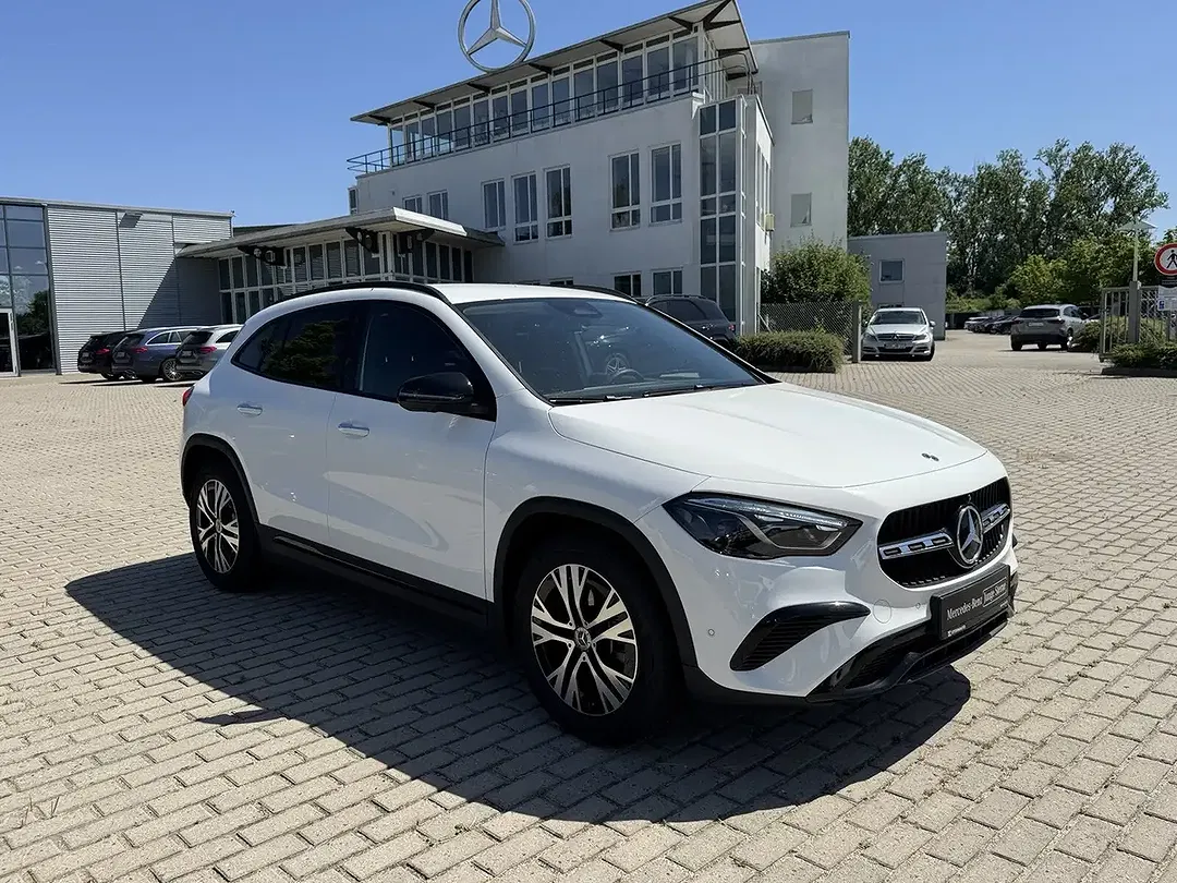 Mercedes-Benz GLA 180 Night - Thumbnail 2