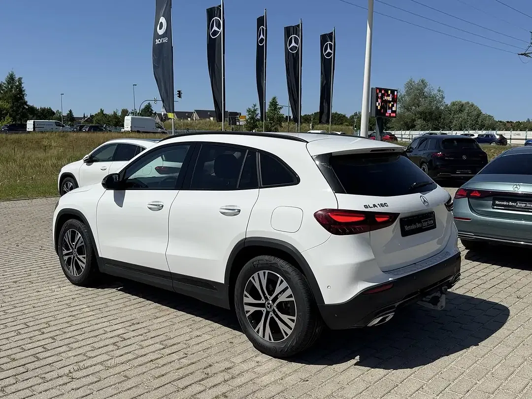 Mercedes-Benz GLA 180 Night - Thumbnail 5