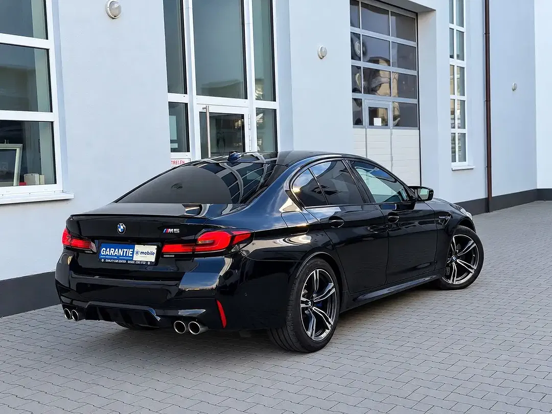 BMW M5 - Thumbnail 3