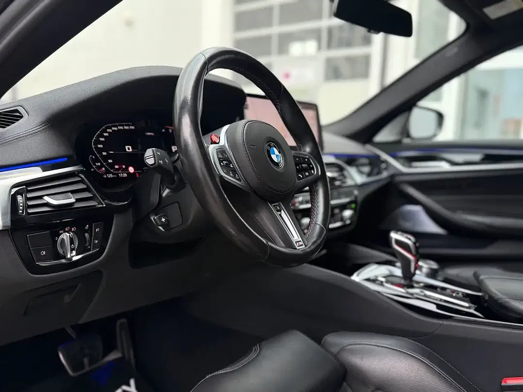BMW M5 - Thumbnail 8