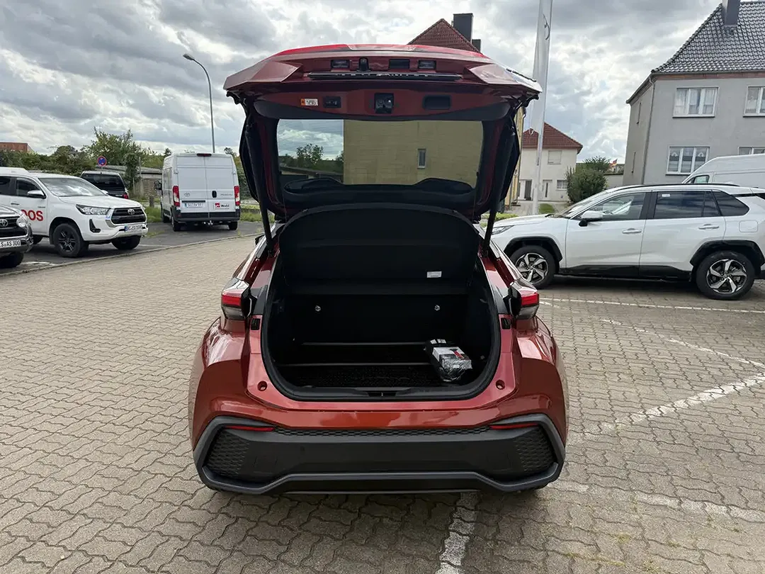 Toyota C-HR PHEV Teamplayer - Thumbnail 11