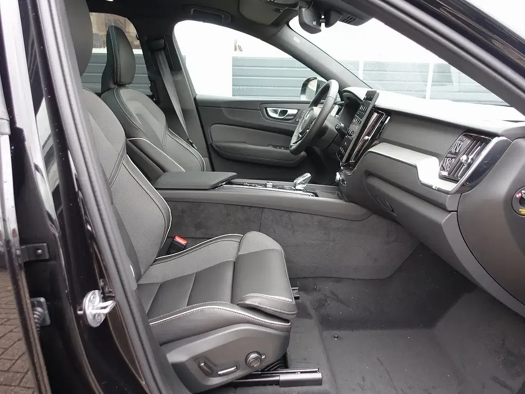 Volvo XC60 T8 AWD Edition - Thumbnail 10