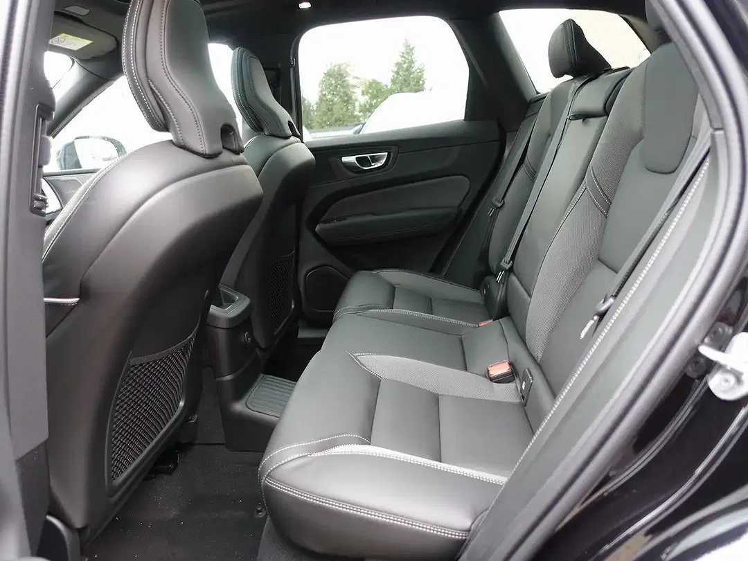 Volvo XC60 T8 AWD Edition - Thumbnail 12