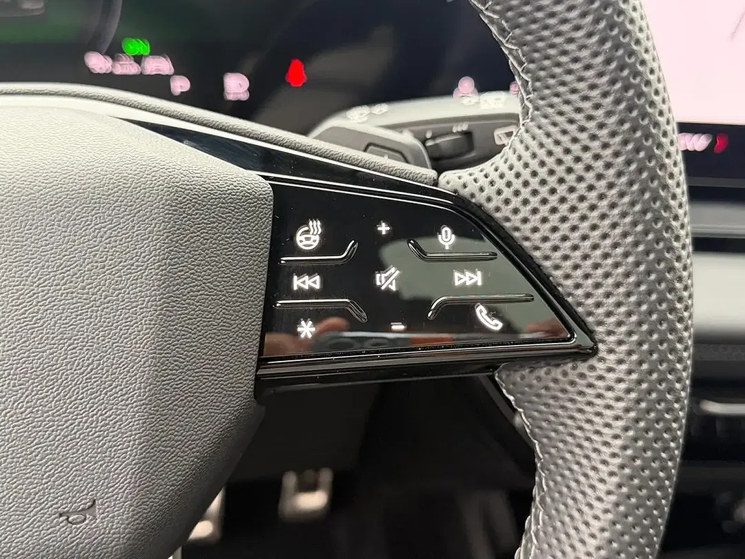 Audi Q6 e-tron 55 - Thumbnail 10