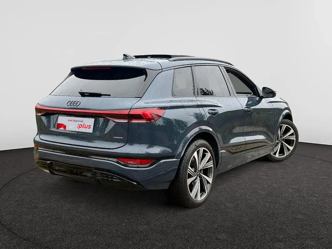 Audi Q6 e-tron 55 - Thumbnail 3